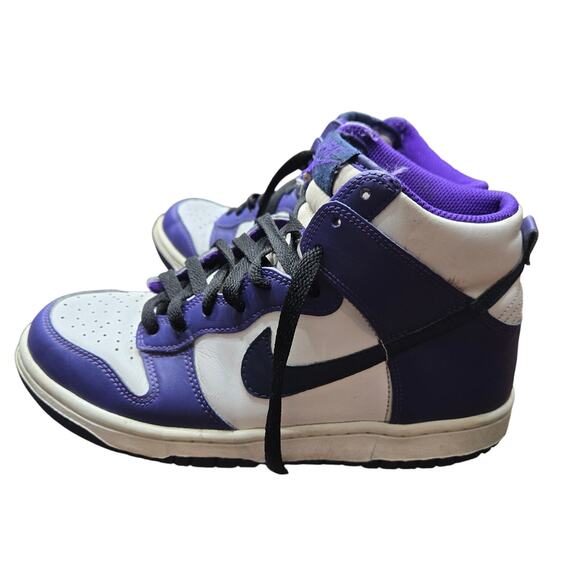 Nike Dunk High sneakers in a purple and white colorway Size 6 Youth - Picture 1 of 9